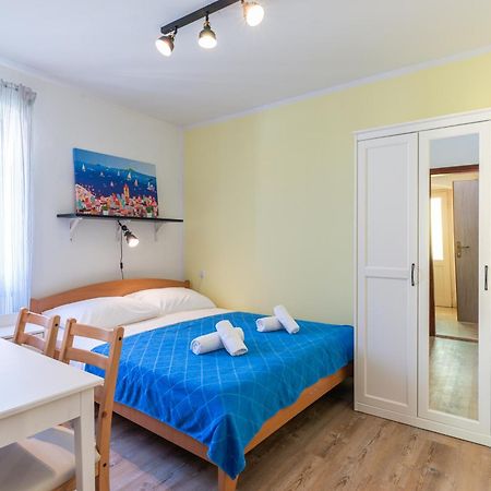 באסקה Rooms & Studio Apartments By The Way מראה חיצוני תמונה