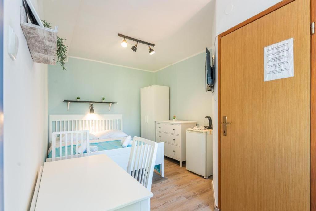 באסקה Rooms & Studio Apartments By The Way מראה חיצוני תמונה