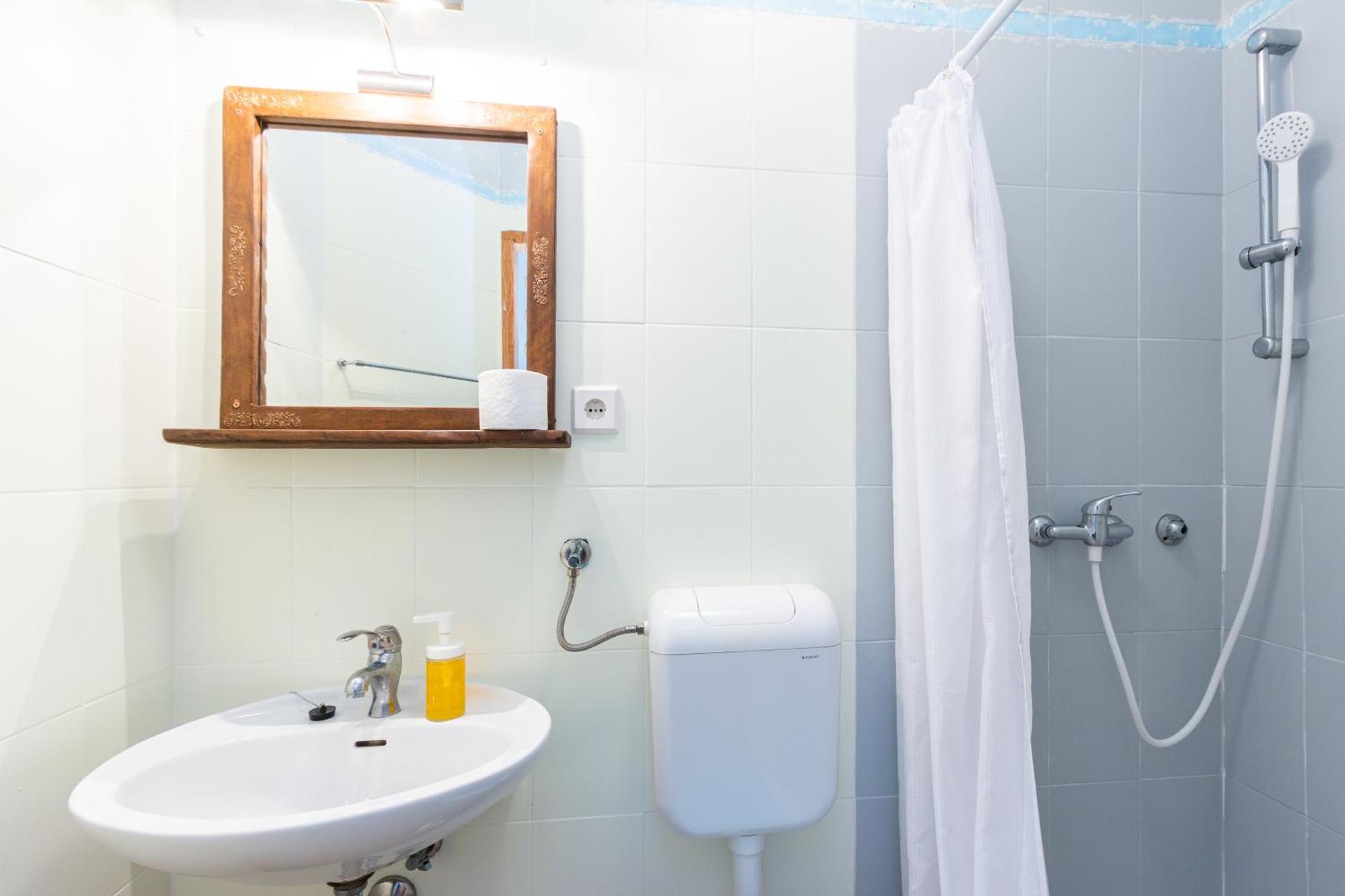 באסקה Rooms & Studio Apartments By The Way מראה חיצוני תמונה